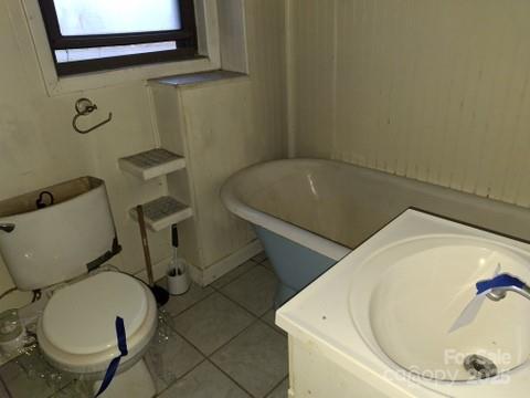 Candler, North Carolina 28715, United States, 3 Bedrooms Bedrooms, ,1 BathroomBathrooms,Residential,Active,233652