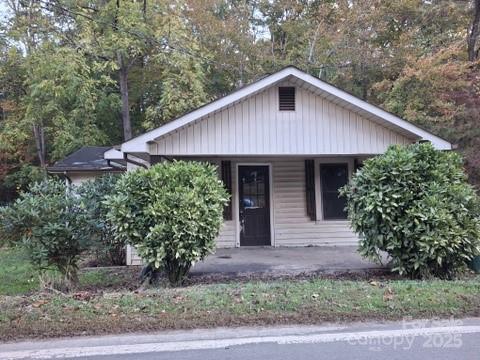 Candler, North Carolina 28715, United States, 3 Bedrooms Bedrooms, ,1 BathroomBathrooms,Residential,Active,233652