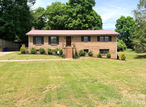 Photo of 165 Northwest Road, Hickory, NC 28601 (MLS # 4376152)