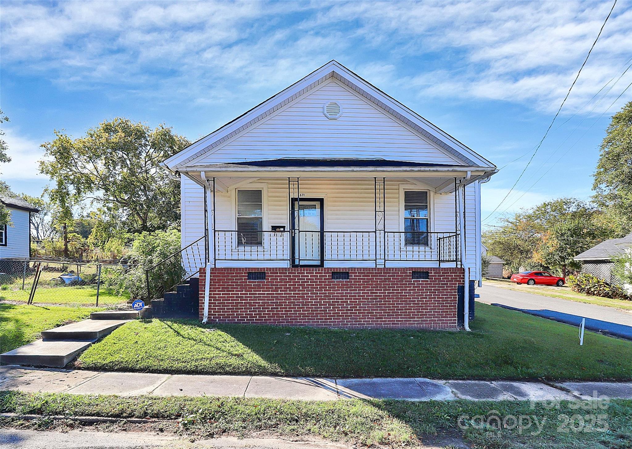511 W Elliott Street