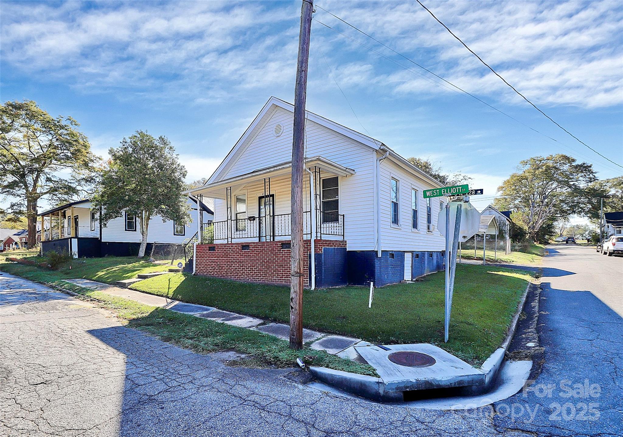 511 W Elliott Street