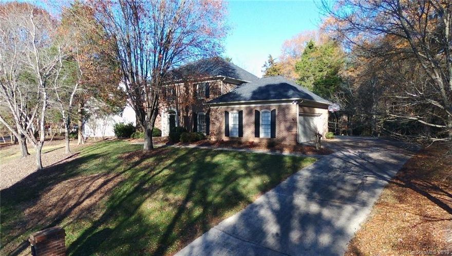 COME SEE TO BELIEVE.  Golf course community, Great schools, and all the updates you want in a home.  Huge master bedroom with sitting room, and granite throughout.  Big flat backyard with screen in patio.