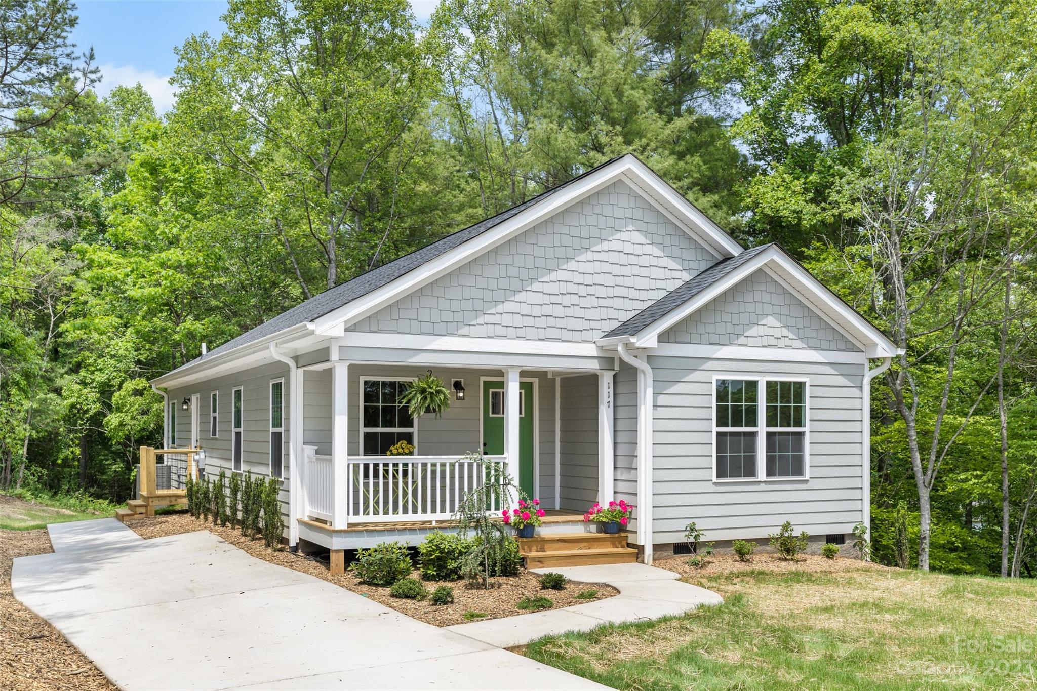 Photo 1 of 20 — 117 Bluebell Ridge Lane, Weaverville, NC 28787