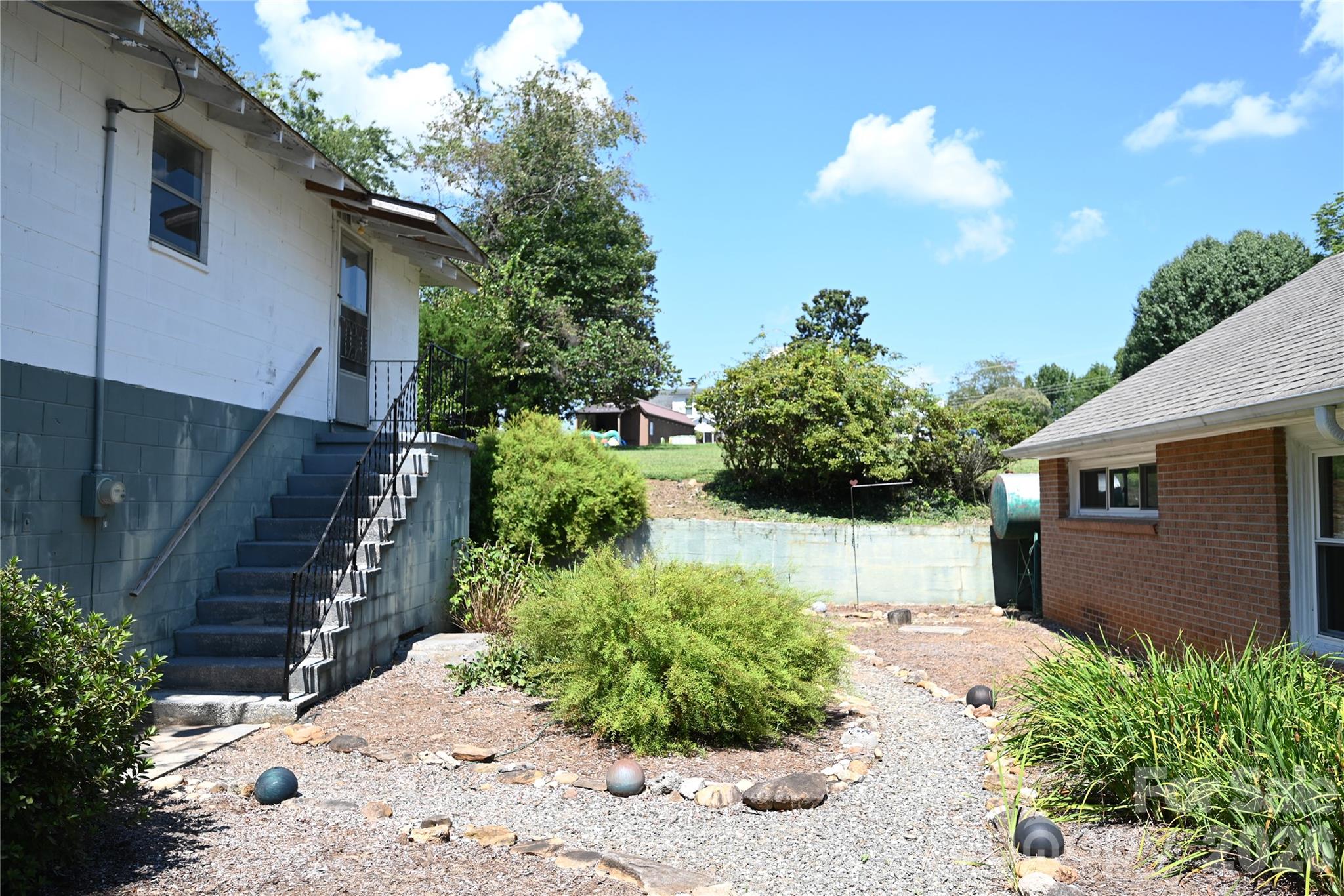 105 Owens Avenue NE