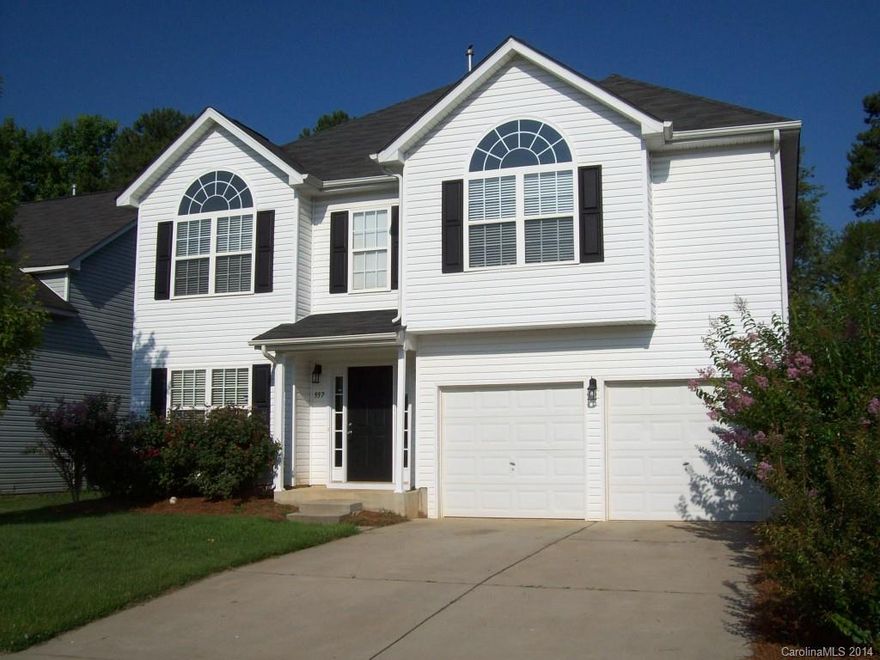 Move in beautiful! Very nice 5BR/2.5BA, open floor plan. Fresh paint, stainless appliances, tile backsplash, bayed breakfast area. Tile and laminate flooring. Great room with vaulted ceiling and fireplace. Privacy fence in back yard. Seller to pay $2500 towards buyers cost.