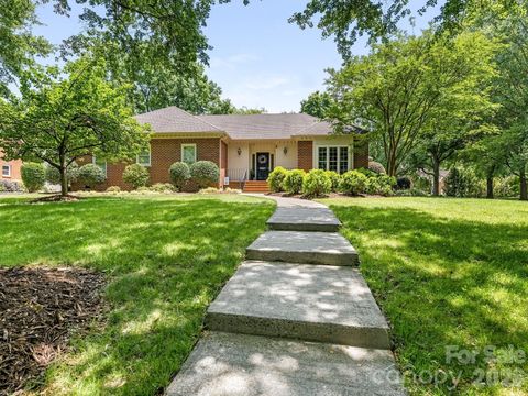 Photo of 9627 Penshurst Trace, Charlotte, NC 28210 (MLS # 4386549)