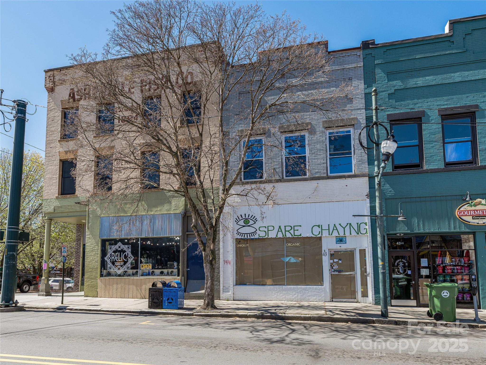 43 Broadway Street
