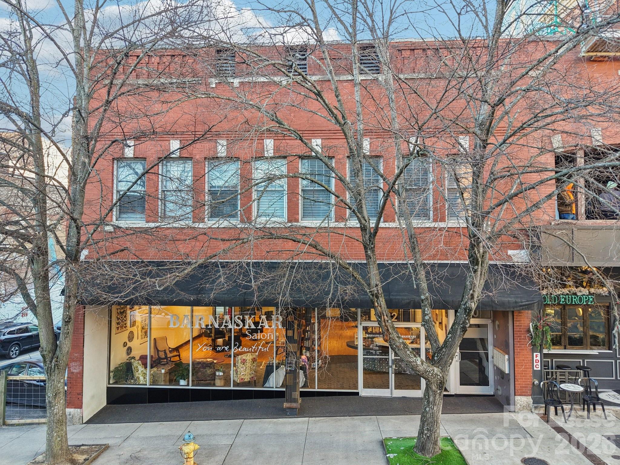 22 Broadway Street 13-14