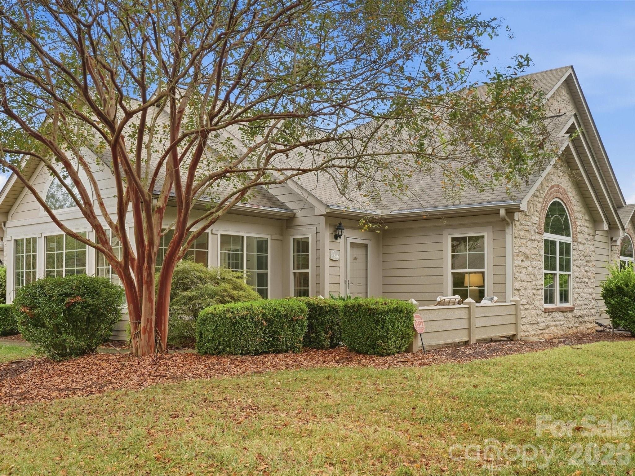 3546 S Bank Court
