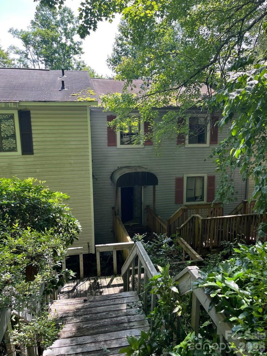 Located in a quiet gated community surrounded by golf courses and nature. 
updates needed -- Priced to sell -- giving you room to add your own touch. 
This townhome offers peace, privacy, and great potential.U