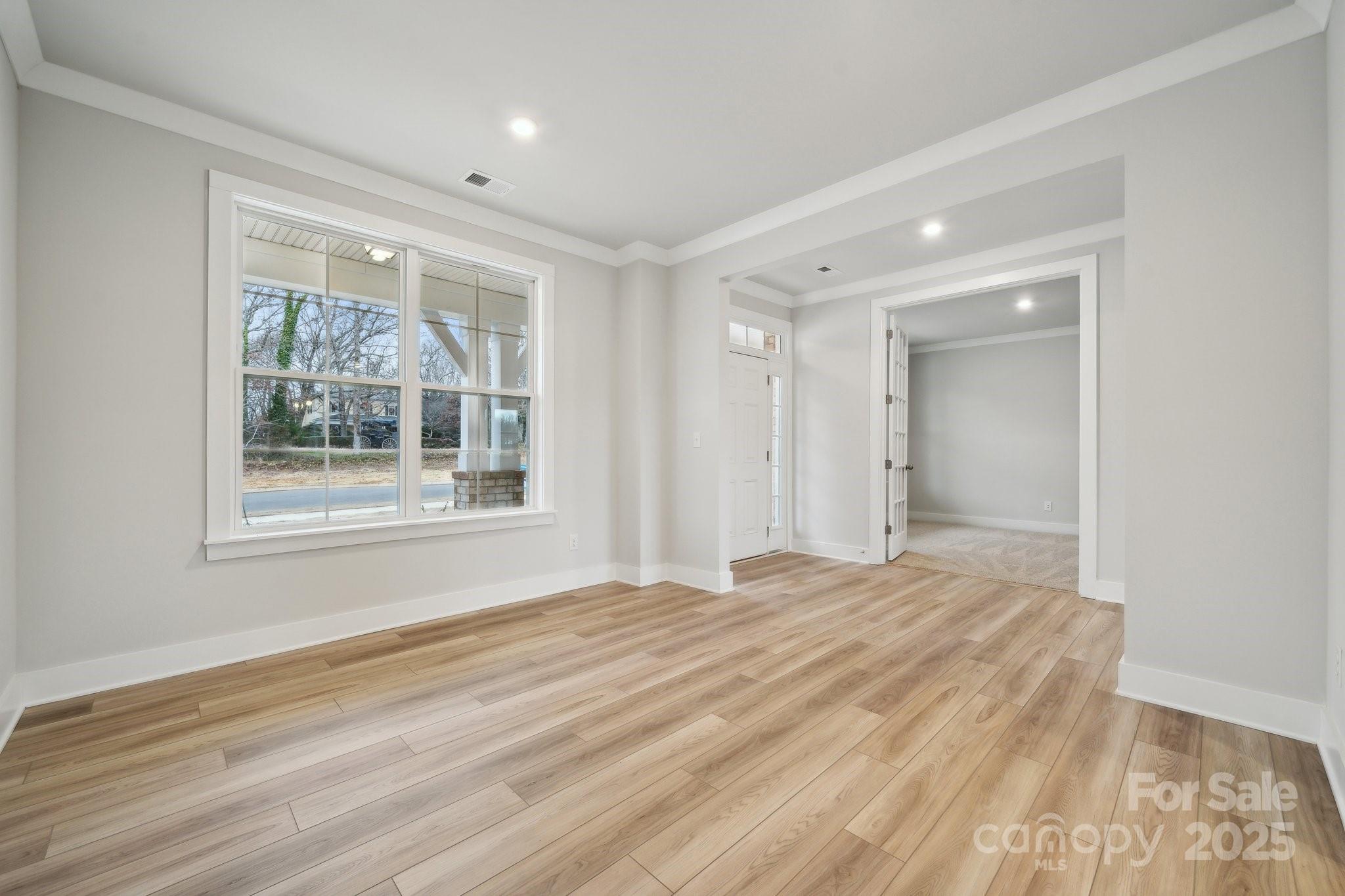 232 E Warfield Drive