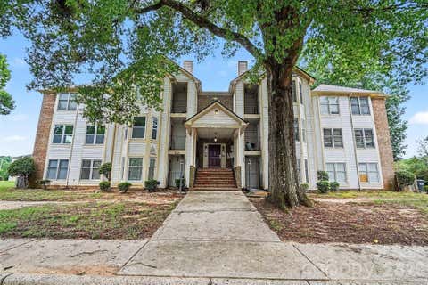 Photo of 6260 Rosecroft Drive #6260, Charlotte, NC 28215 (MLS # 4407169)
