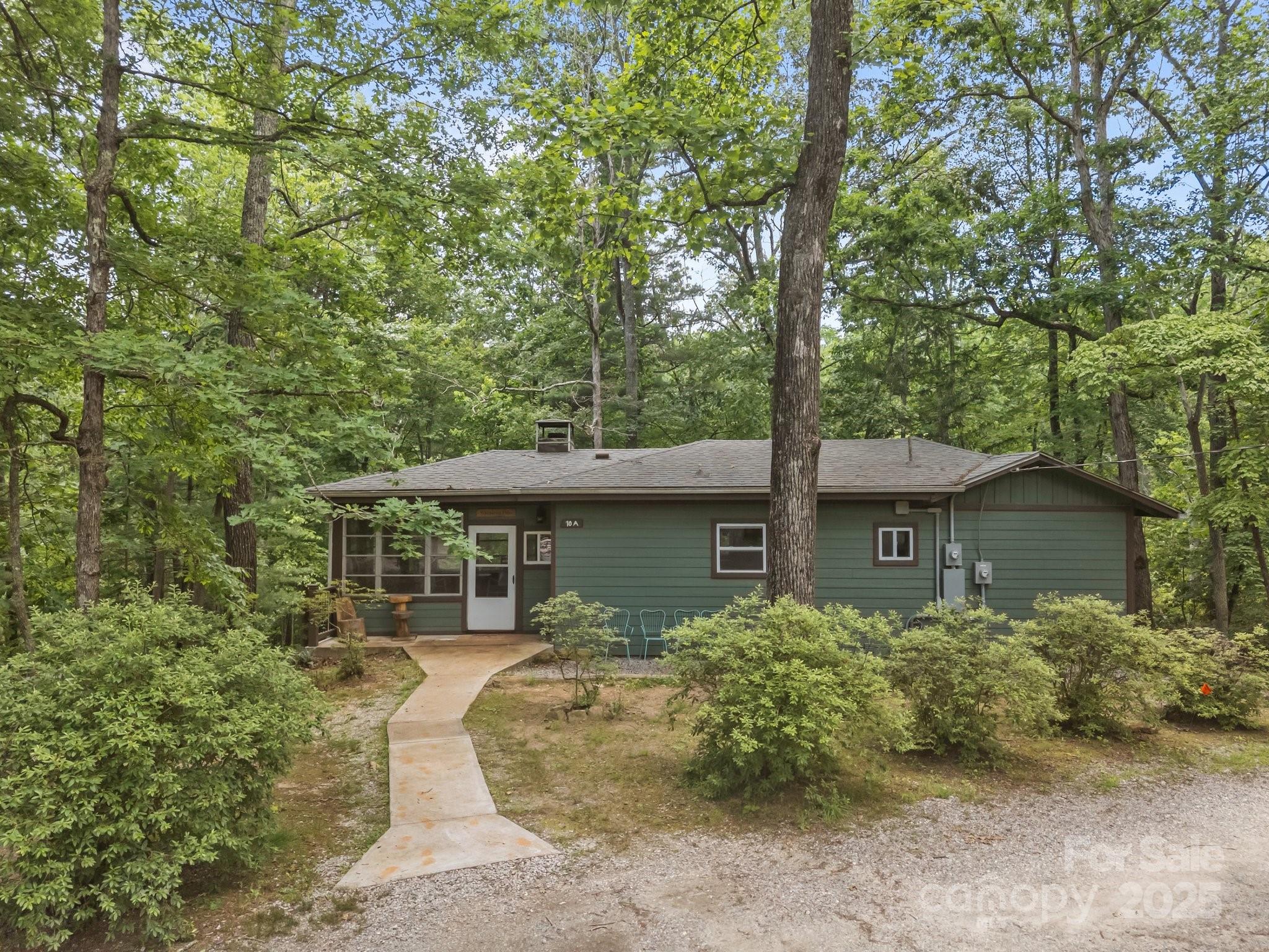 10 Lakemont Cottage Trail