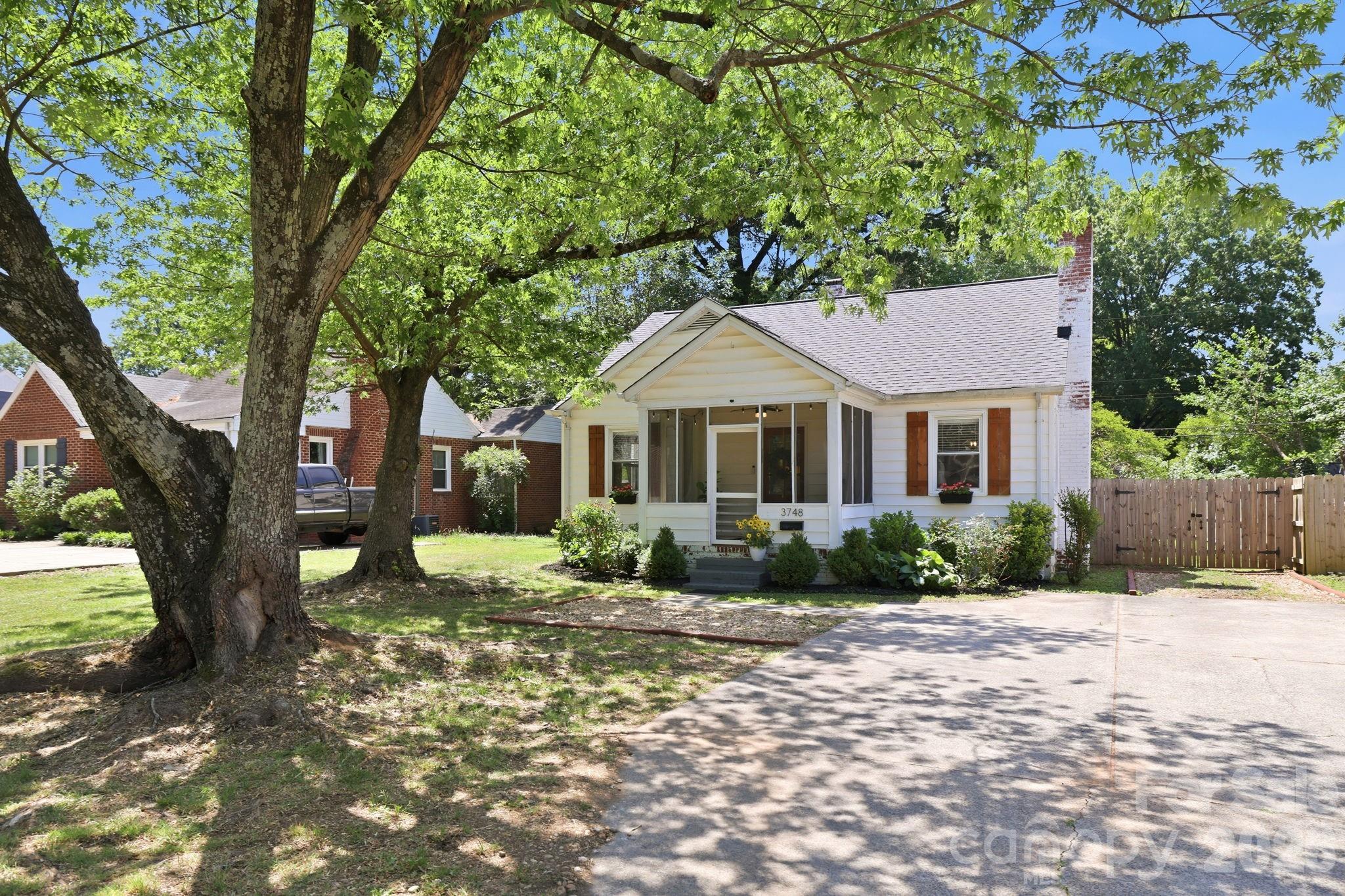 Plaza Acres - Residential