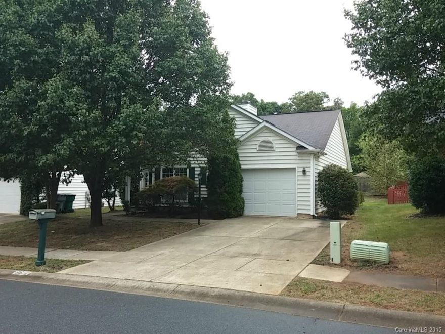 Great opportunity in Brownestone! 3 bedroom, 2 bath home on quiet street! Features laminate floors, fireplace in living room, vaulted ceilings and a large back patio that goes great for a BBQ! Close to shopping and the interstate! Price reduced. Schedule a showing today!