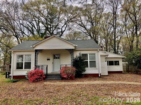 Photo of 412 Franklin Avenue, Shelby, NC 28150 (MLS # 4341239)