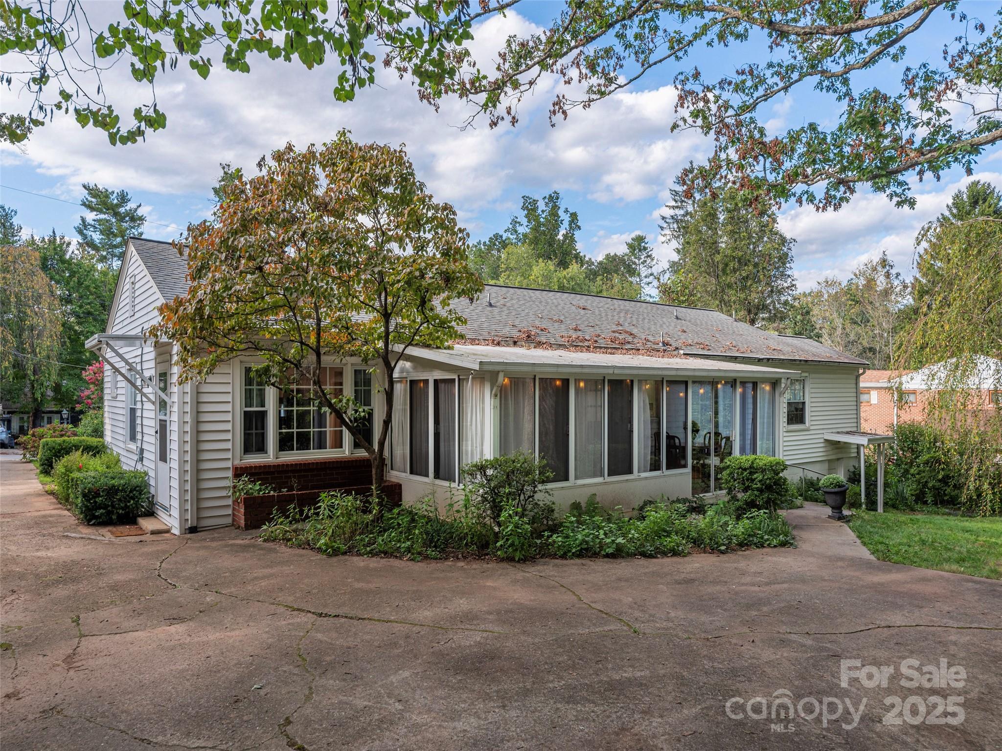 3 Forestdale Drive
