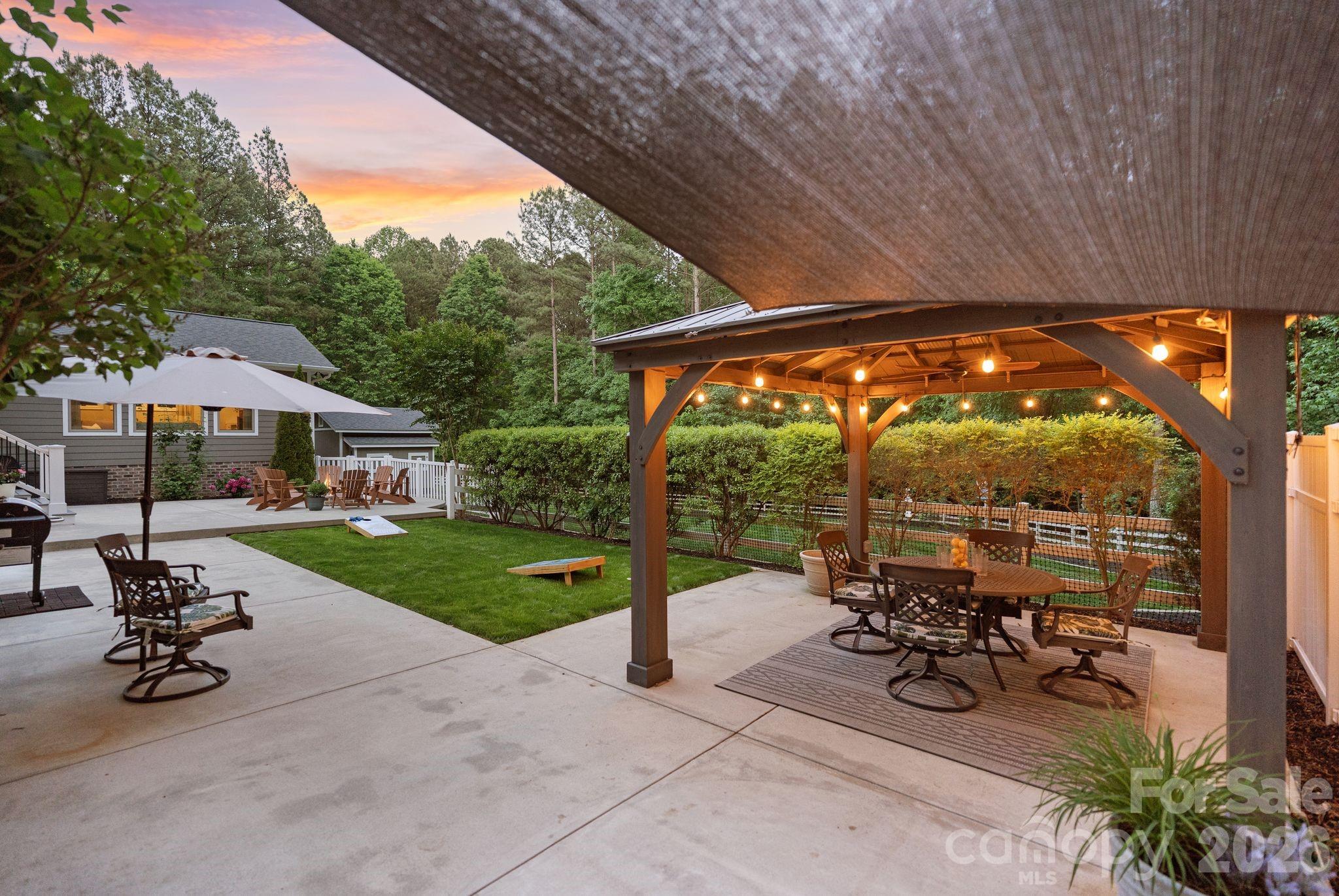 Twinn Coves on Morrison - Residential