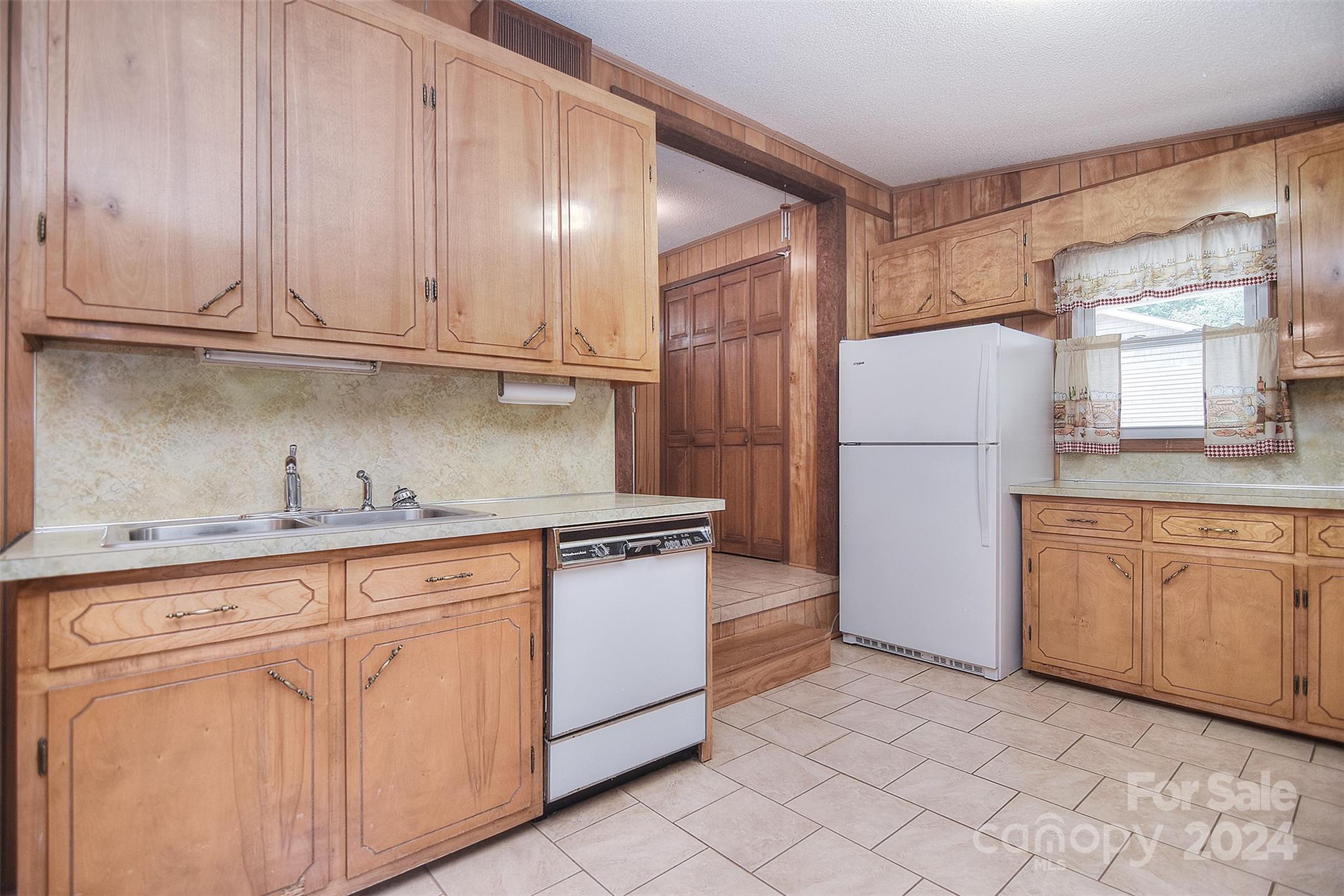 E P. Lewis Estate - Residential