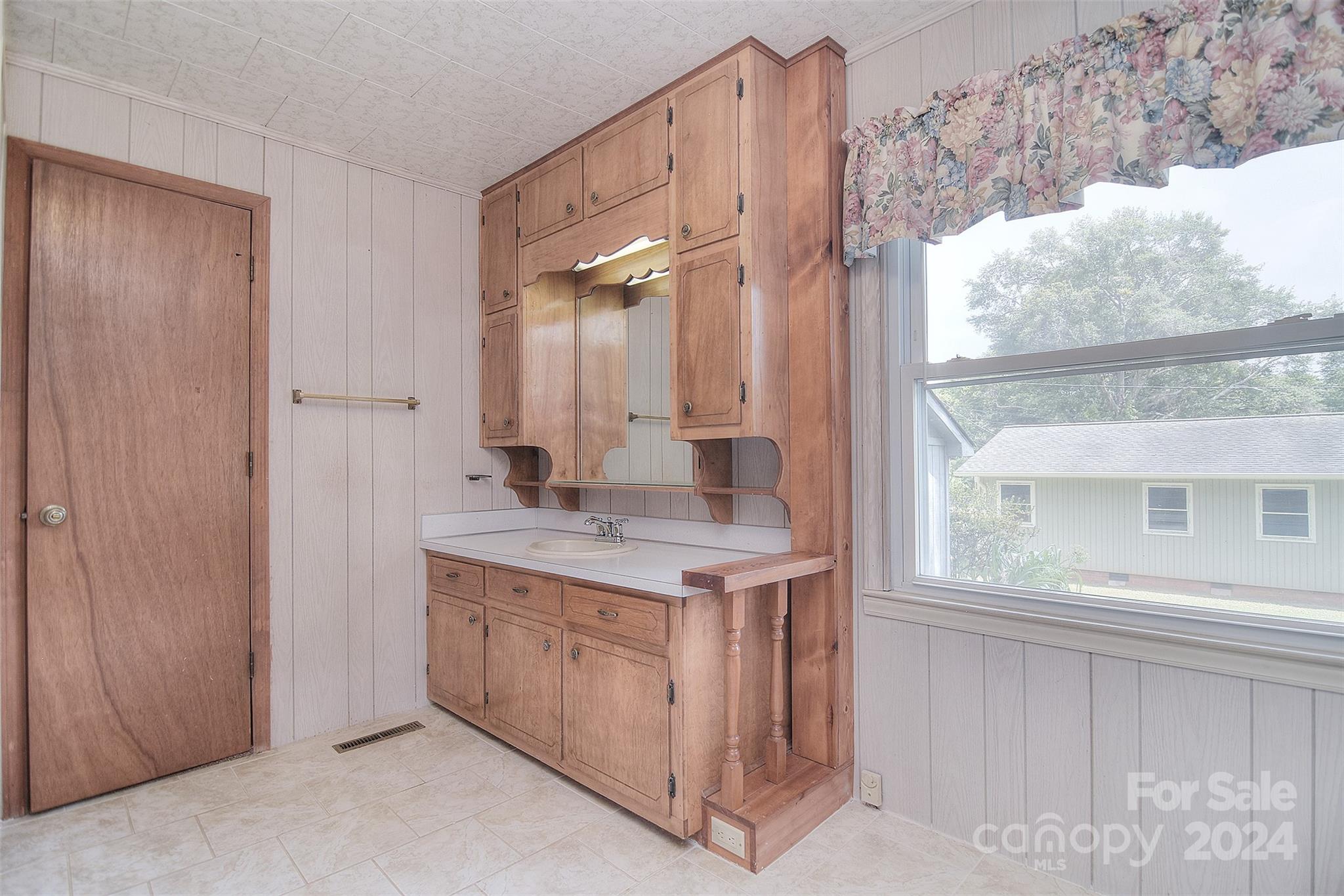 E P. Lewis Estate - Residential