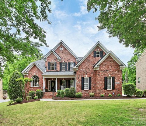Photo of 13815 Glen Abbey Drive, Charlotte, NC 28278 (MLS # 4015238)
