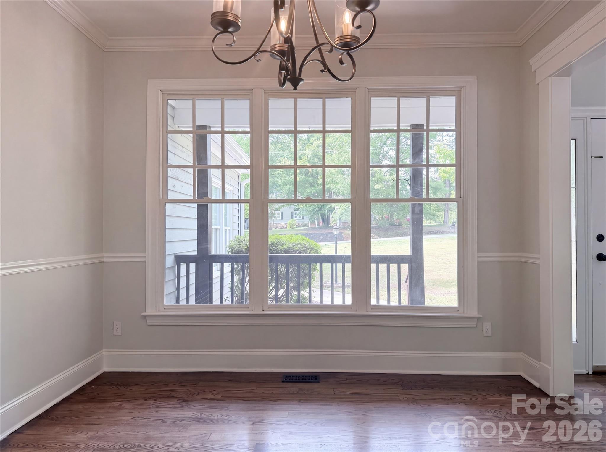 2496 Lake Shore Road S