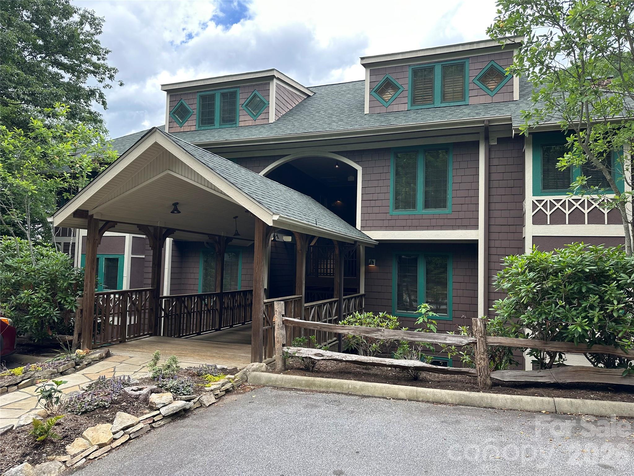 222 Creekside Way D/101