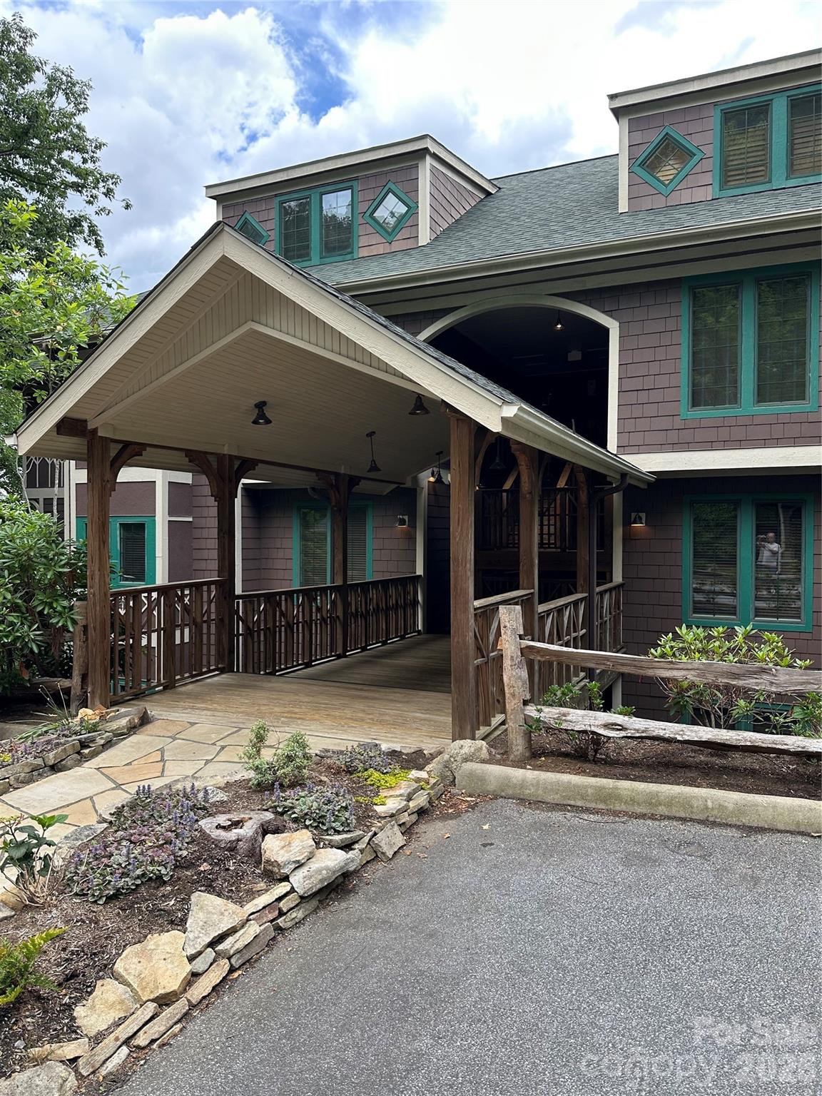 222 Creekside Way D/101