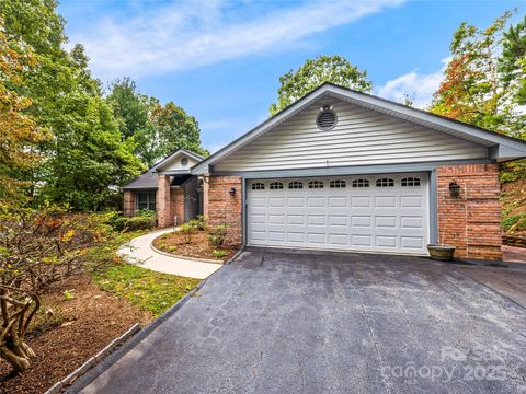 Photo of 811 Sunlight Ridge, Hendersonville, NC 29792 (MLS # 4303140)