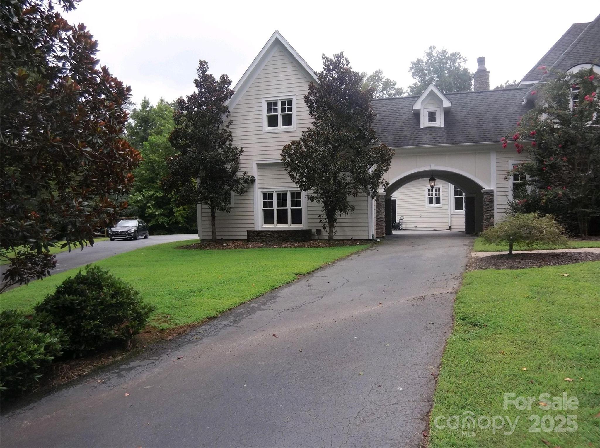 450 Greywalls Lane