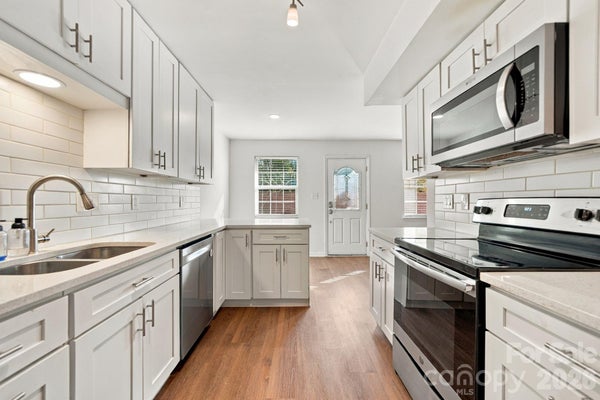 11023 HUNTER TRAIL LN, CHARLOTTE, NC 28226 - Image 2e2dbaf03443b6fa9d49356d623e4200/848896369