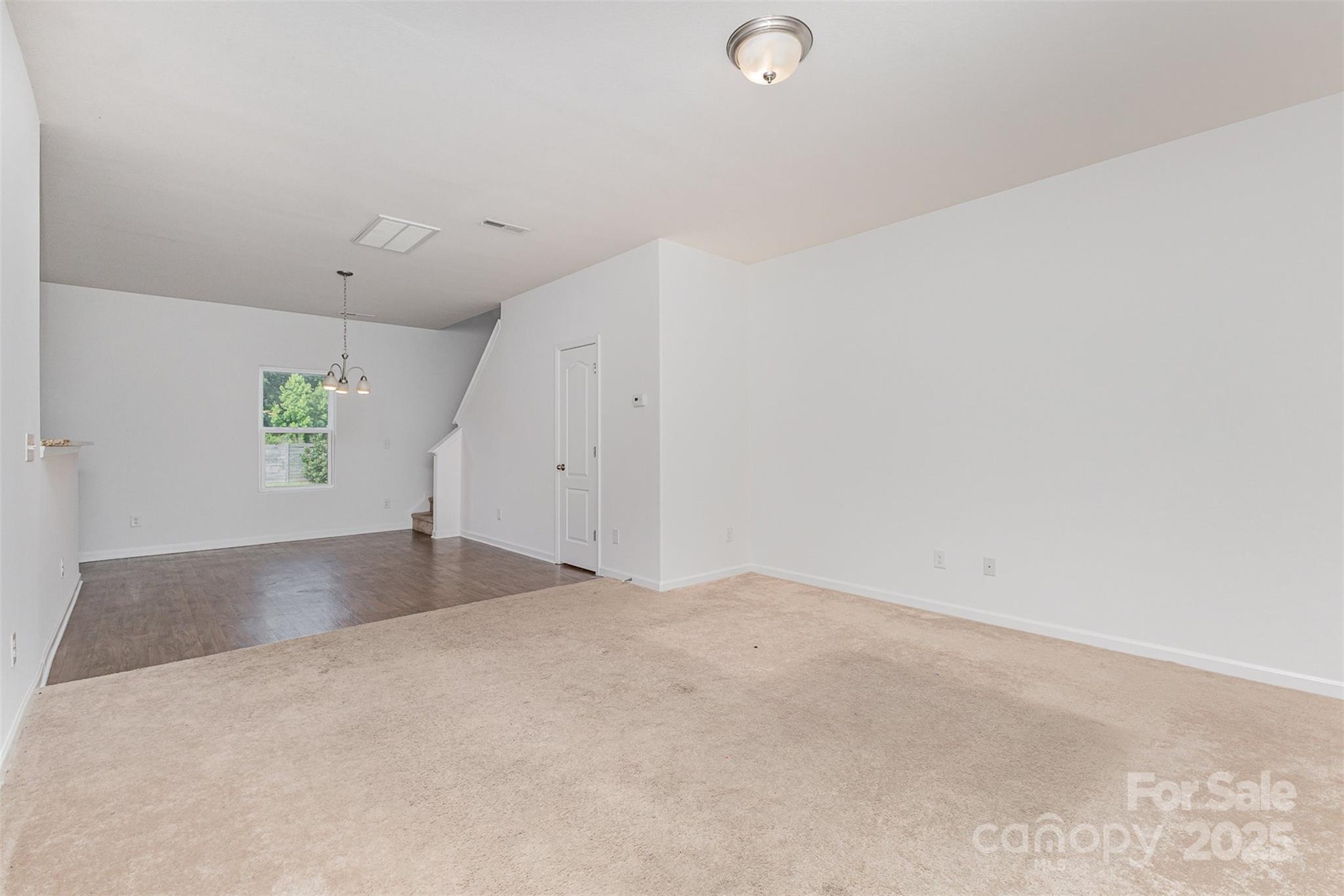 1404 Waylon Avenue