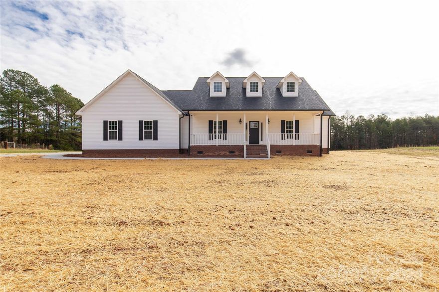 Gorgeous new construction home on 2 acres in a beautiful country setting.  No HOA or city taxes.  Home features a split bedroom plan with spacious rooms and an abundance of closet space.  Granite counters and prefinished wood floors.