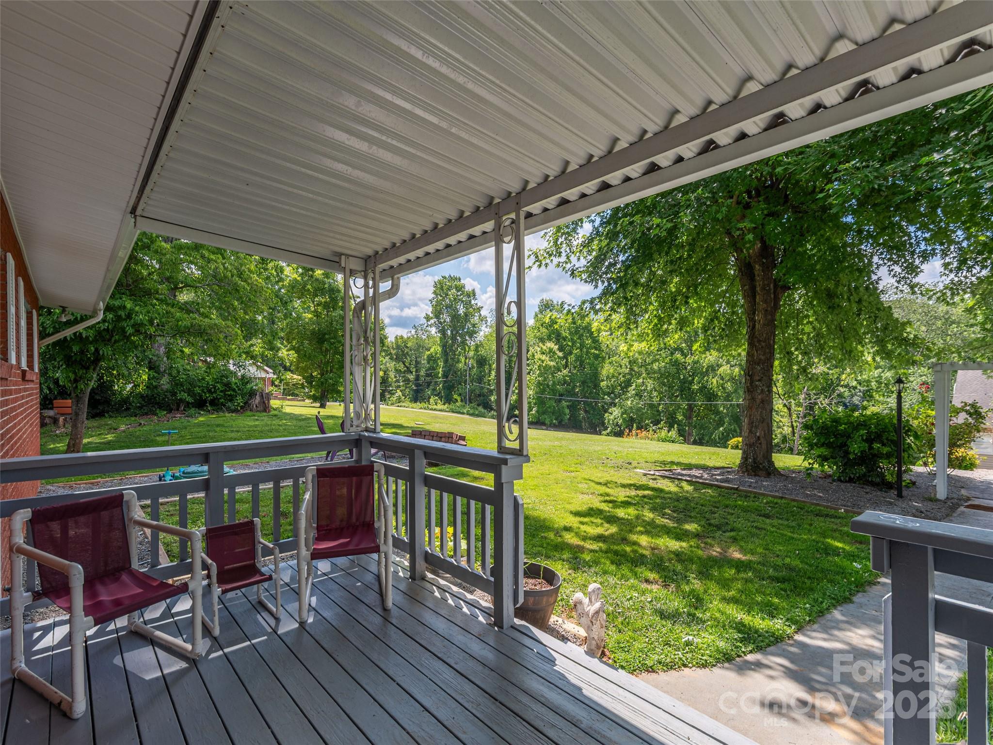 90 Hemlock Hill Heights