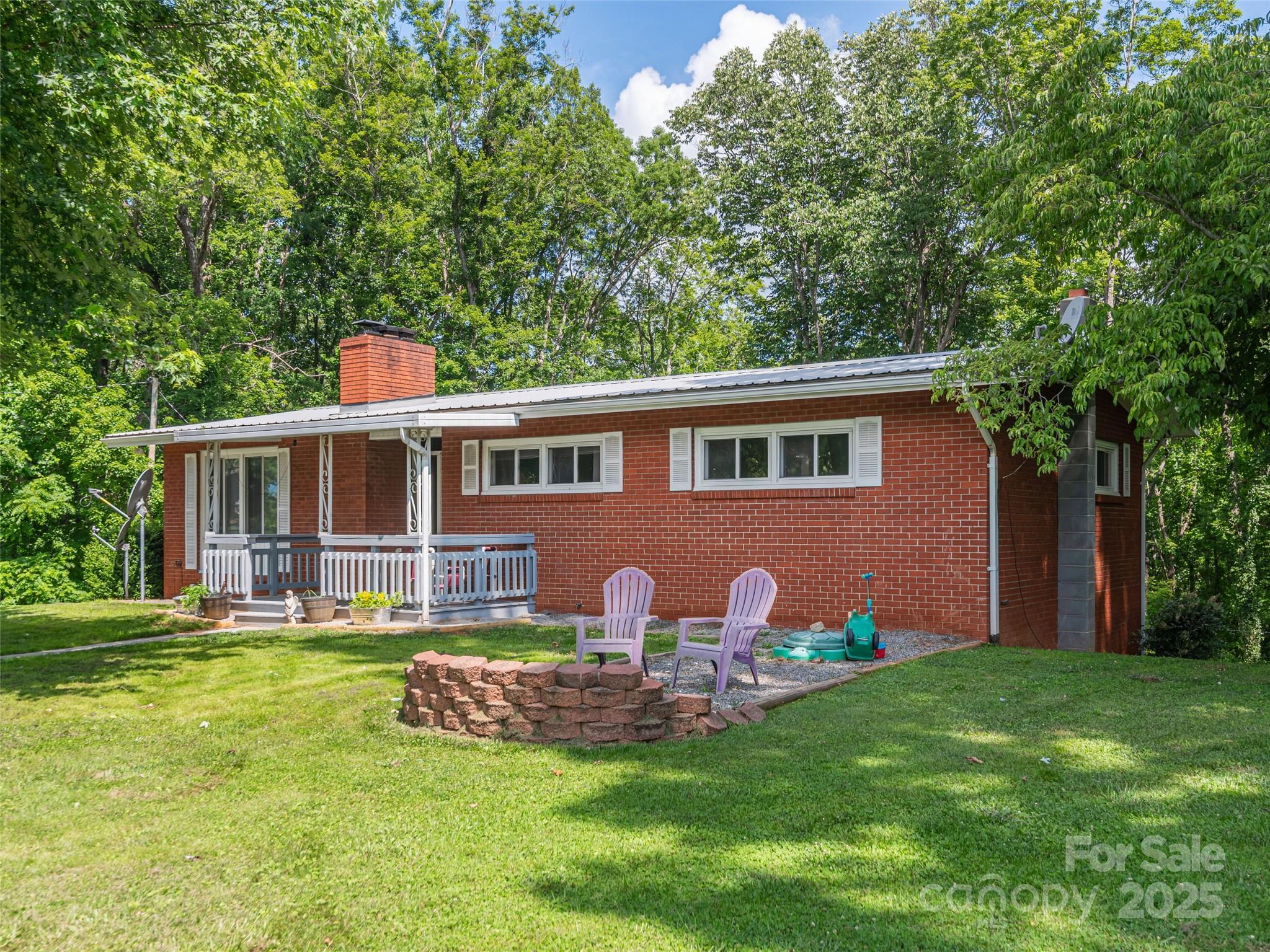 90 Hemlock Hill Heights