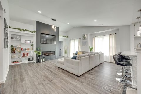 7442 Crestside Lane Charlotte NC 28227