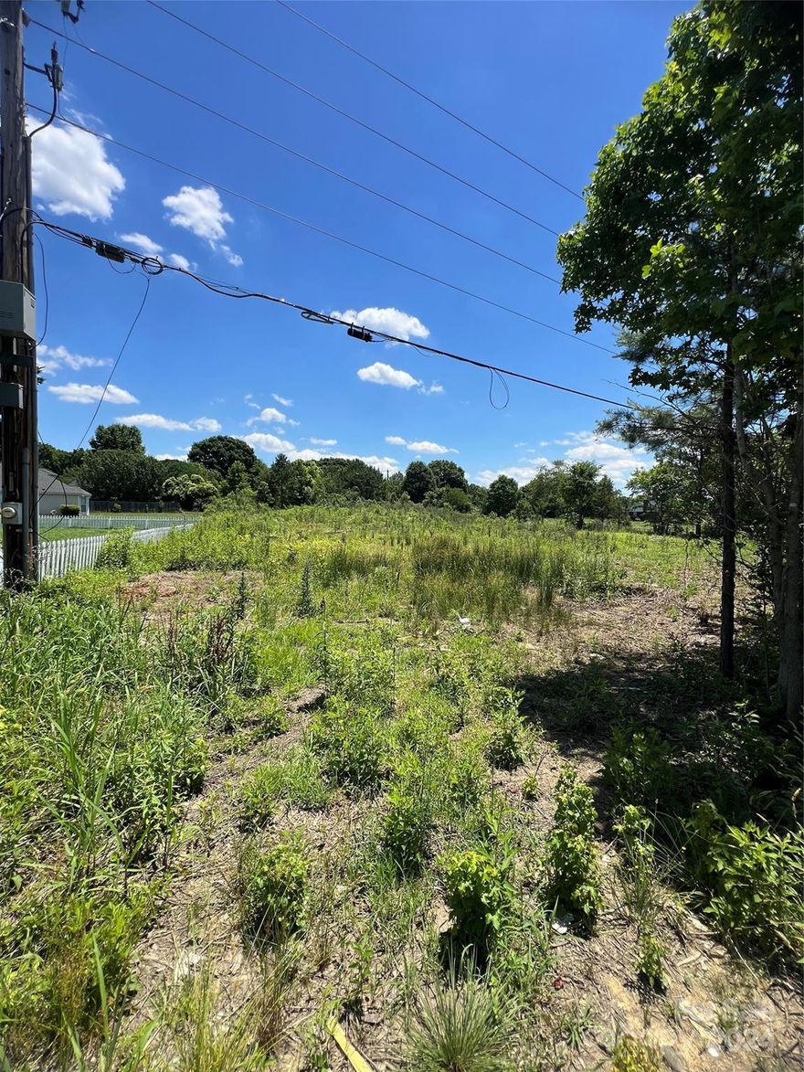 Here's an incredible opportunity for you to build your very own home investment or business property in an established community!
This property is just a few miles away from the Monroe Expressway and all the conveniences Monroe offers. The land is perfectly flat, with no slopes, floodplains, or creeks, making it an open canvas ready for your dream home.
City water and sewer available, tap fee required.
This lot is considered Residential Med Density per City of Monroe