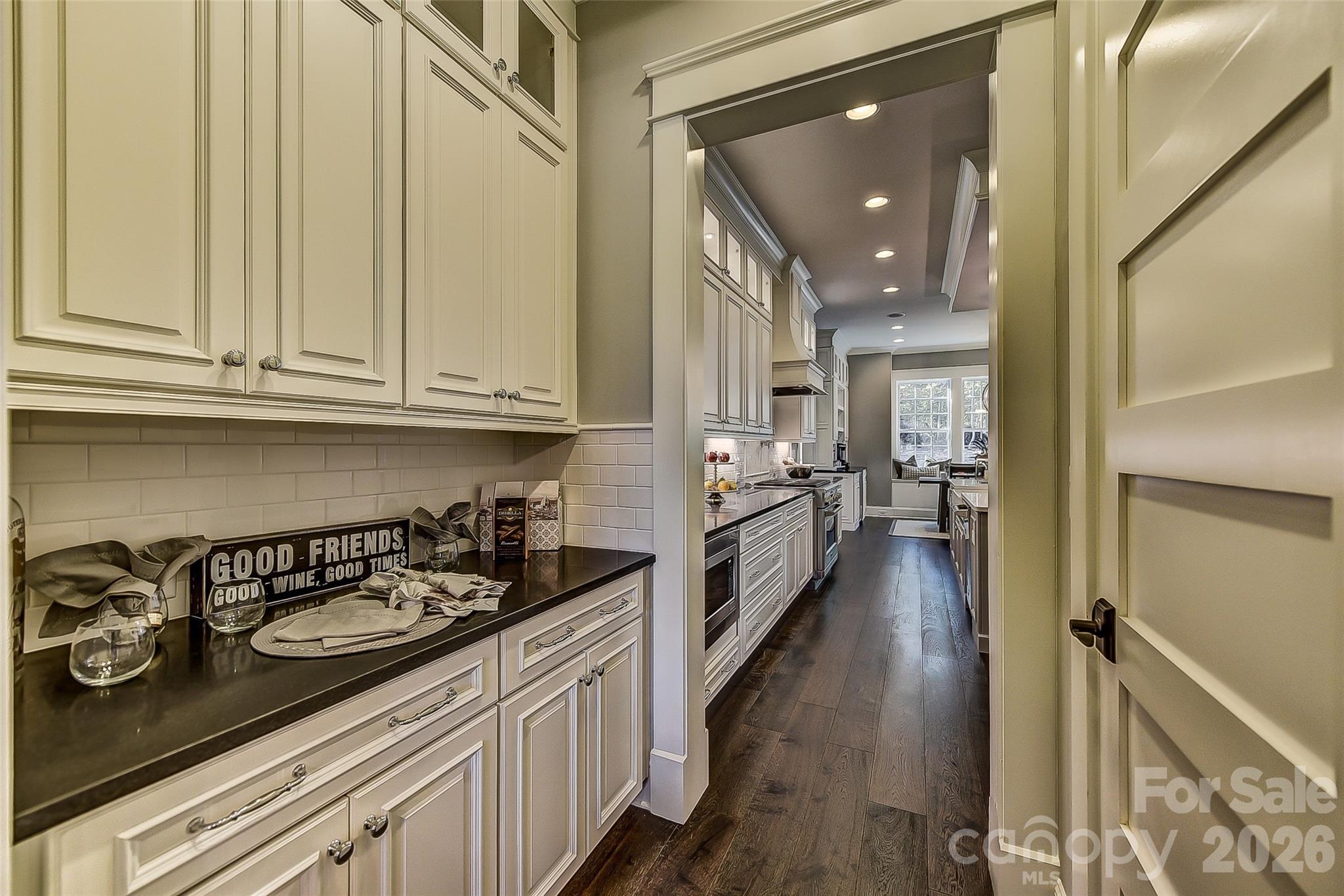 752 Lynderhill Lane