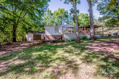 Photo of 7733 Skyline Drive, Sherrills Ford, NC 28673 (MLS # 4252514)