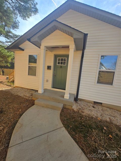 Photo of 3100 Dawnshire Avenue #B, Charlotte, NC 28216 (MLS # 4328546)