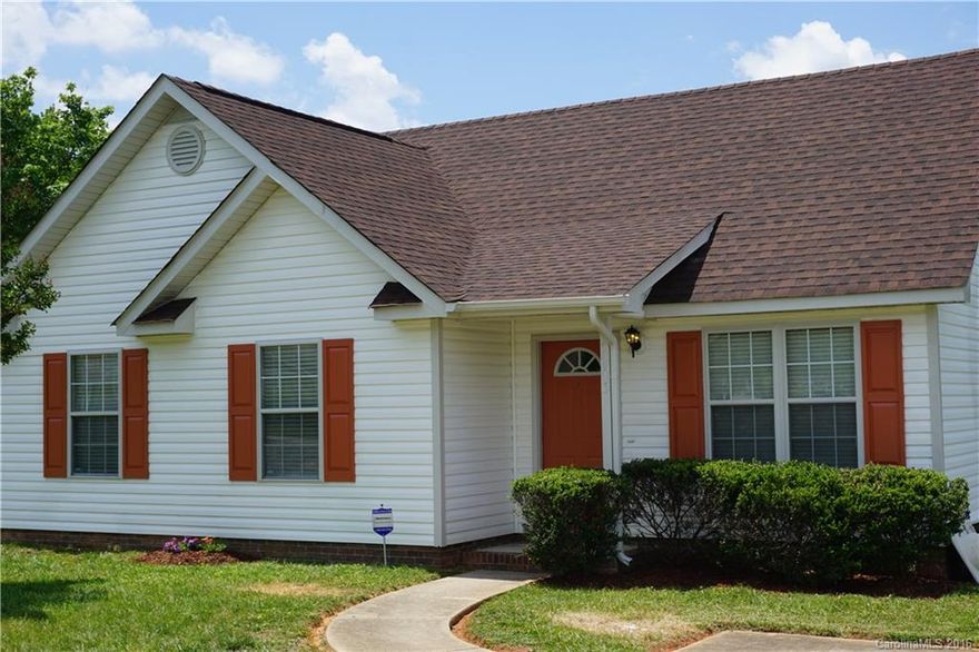 Welcome Home! This beautiful 3 Bedroom 2 Full bath house will not disappoint! Completely renovated bathrooms, kitchen and living area. New carpet and laminate wood floor and tile installed. This house is in great proximity to Uptown! Come see what all this home has to offer!