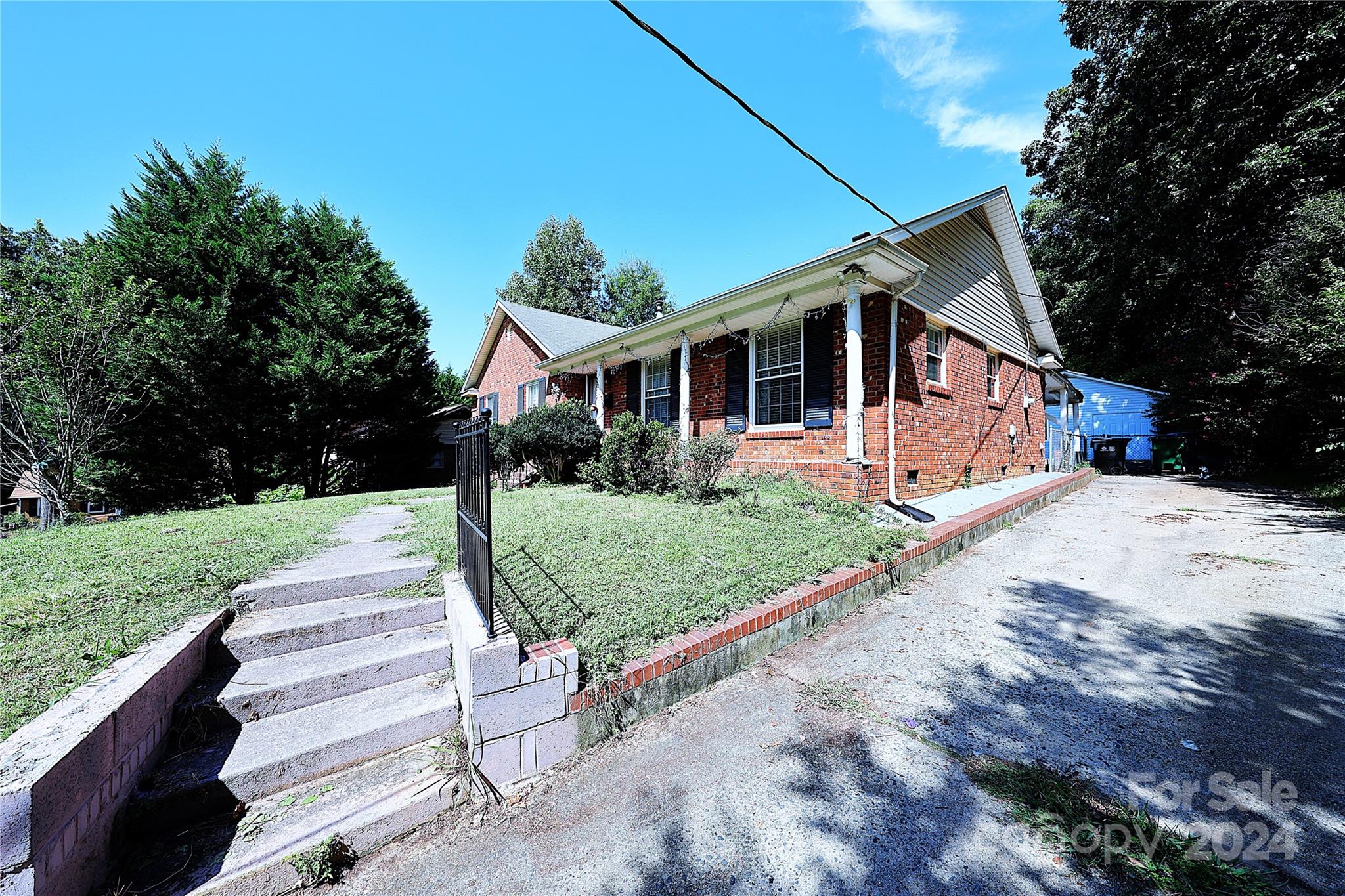 2209 Laura Drive