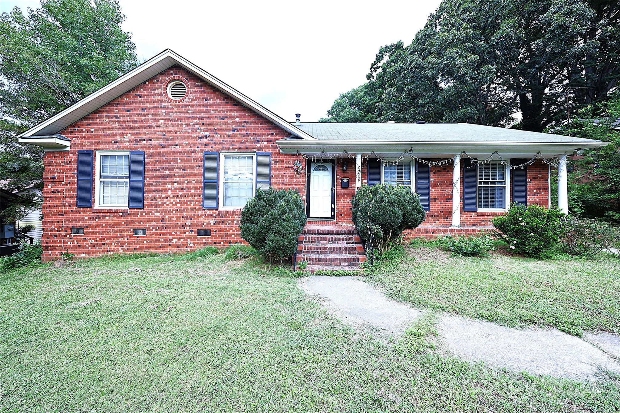 2209 Laura Drive