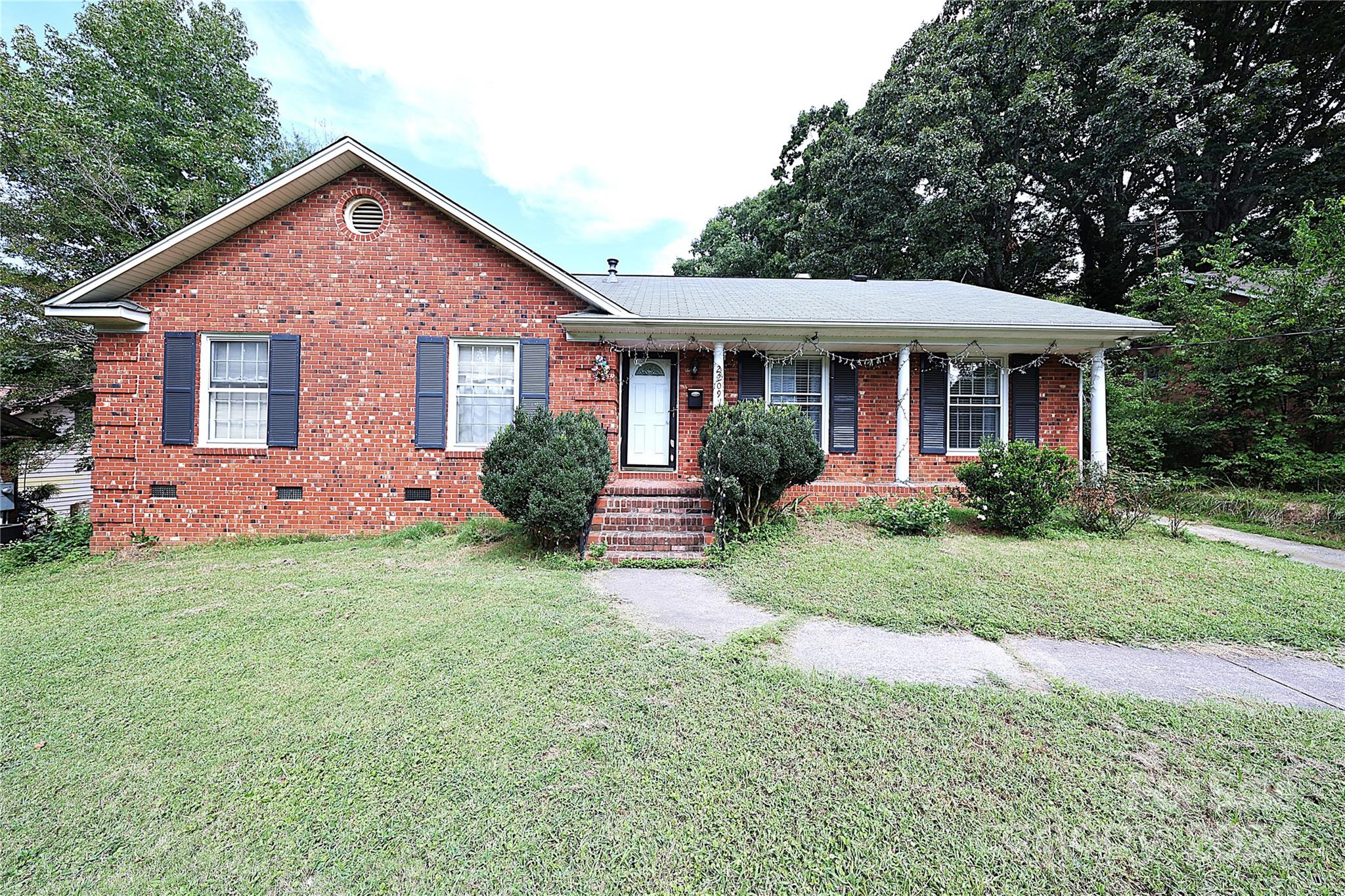 2209 Laura Drive