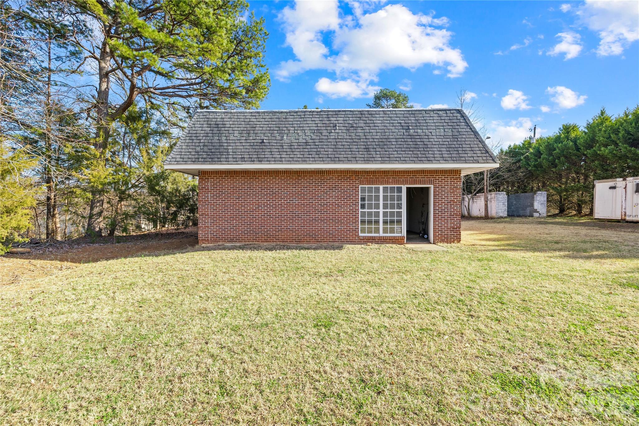 2195 Charlotte Highway