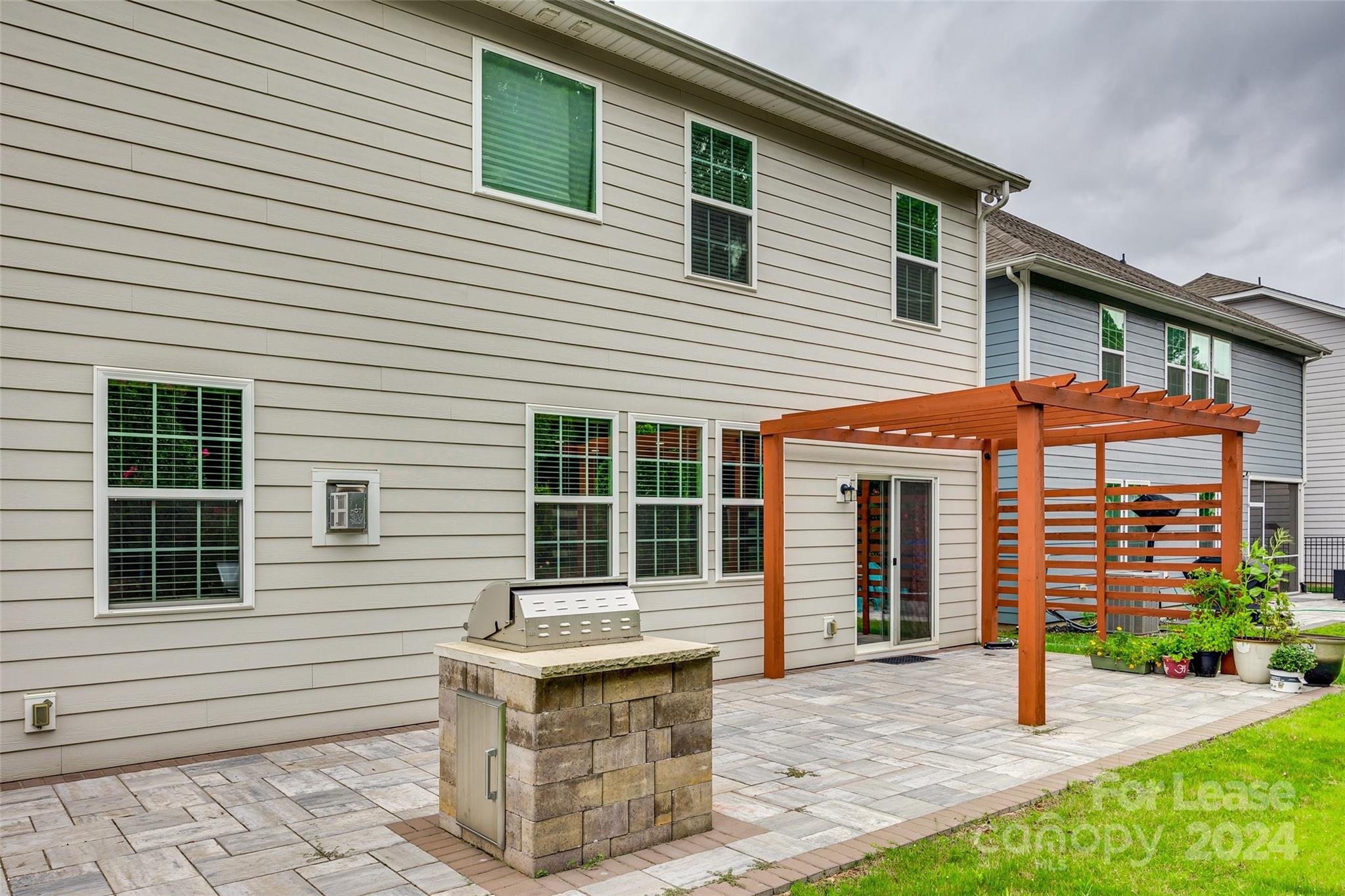 Oakland Pointe - Residential Lease