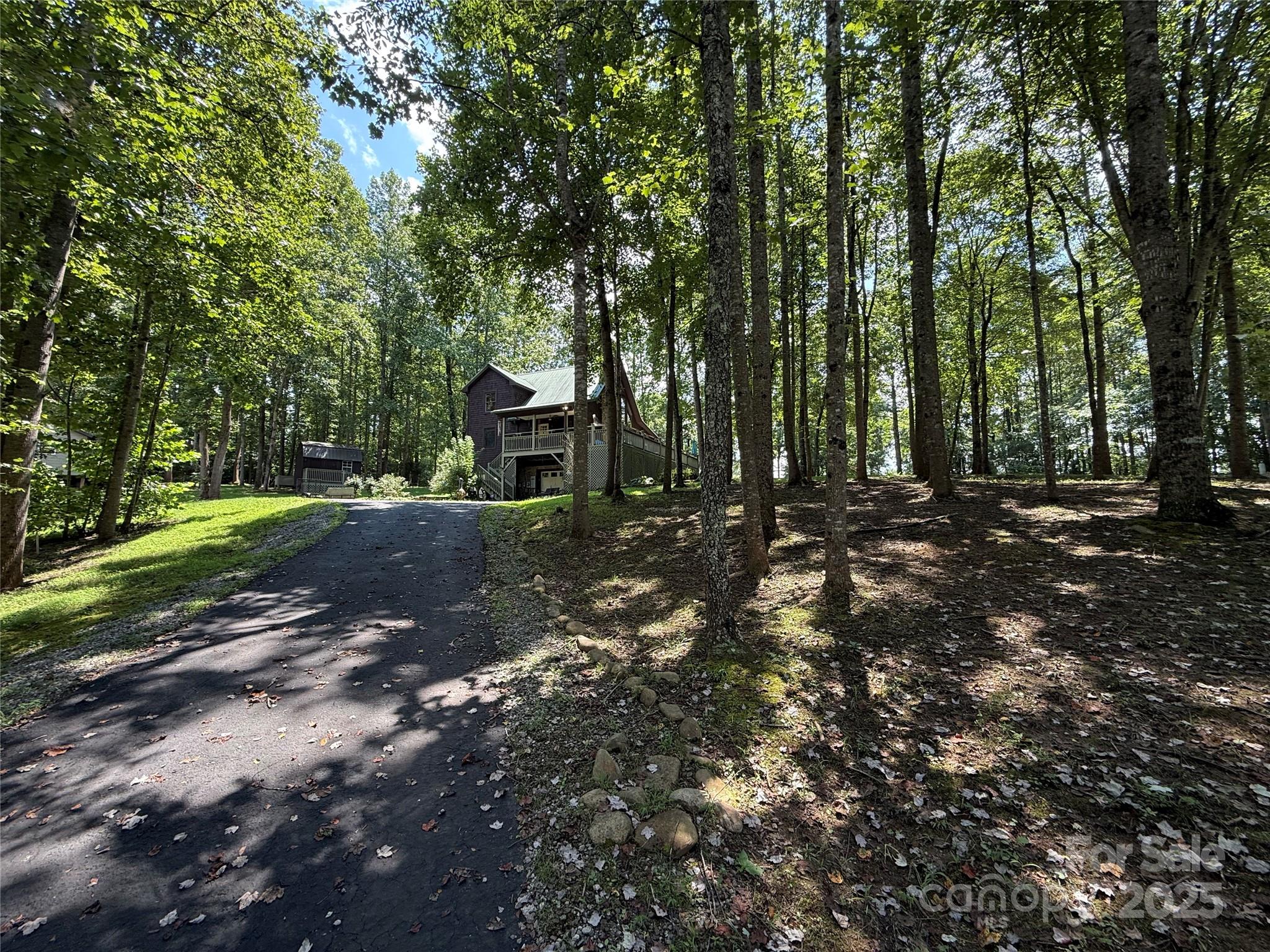 607 W Meadow Parkway