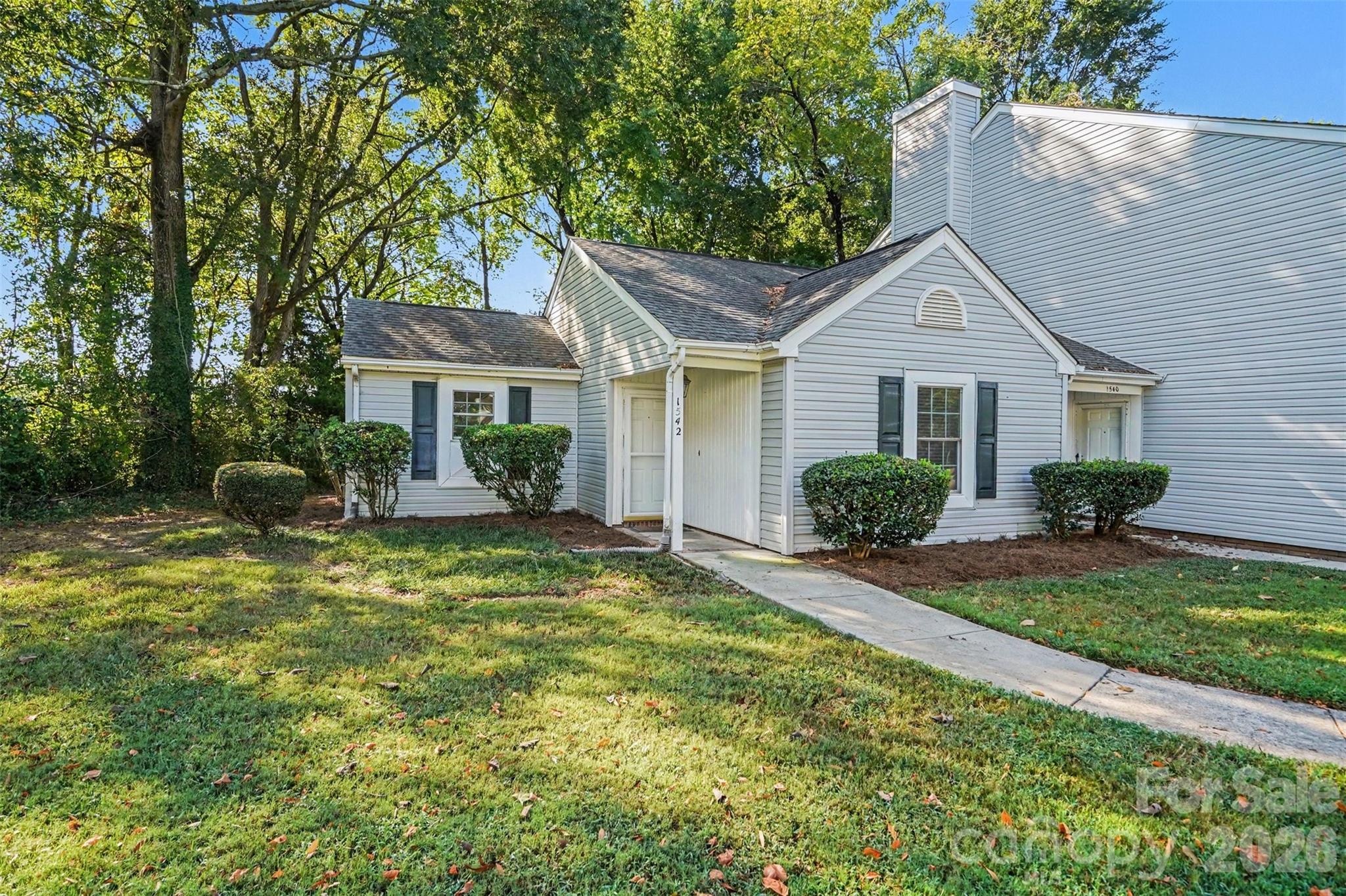 1542 Hunt Club Court