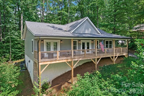 Photo of 30 Sleeping Bear Ridge, Maggie Valley, NC 28751 (MLS # 4393573)