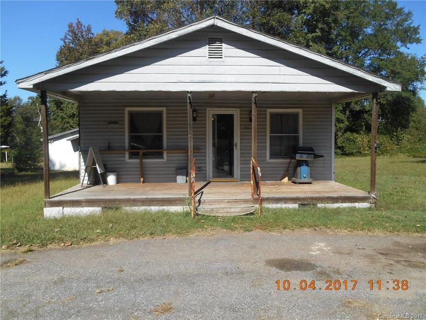 Wood Sided House (1008 SQFT) no central HVAC System/no heated SQFT-House to be Sold "as-is"